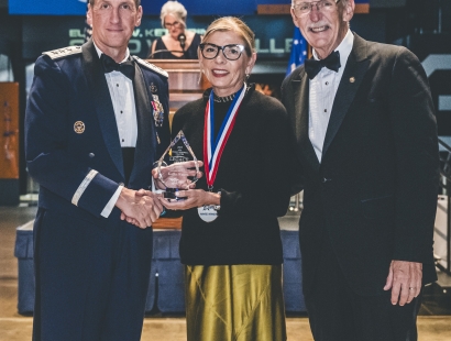 AF Ball (2023) - Kathy Watern (SES) receives AFA WMC's 'Legacy Award'
